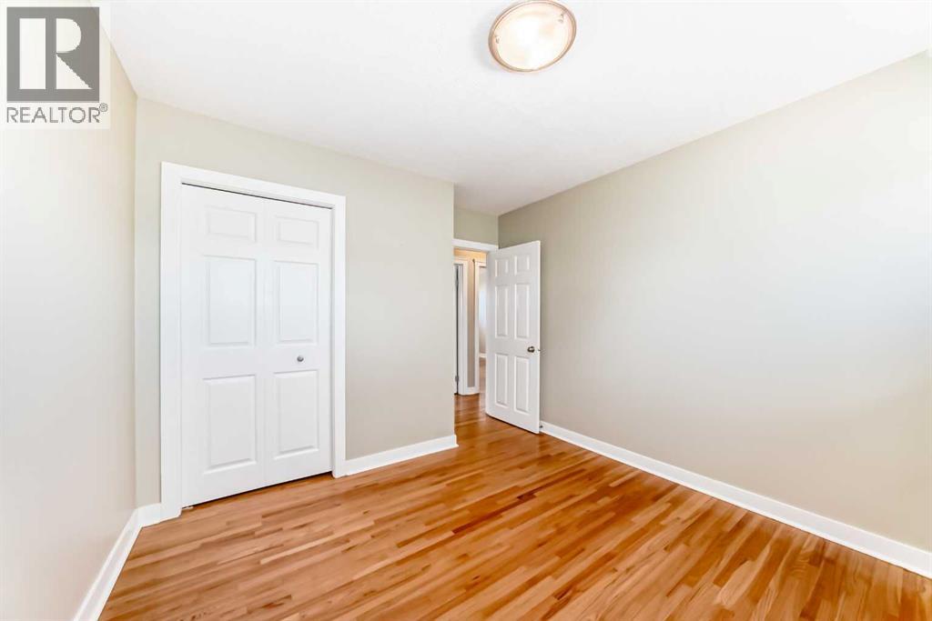 
          27 Gladeview Crescent Southwest
            <br/>
            <span>Calgary</span>
            , 
            <span>AB</span>
             <span>T3E4X7</span>
         - Photo 17