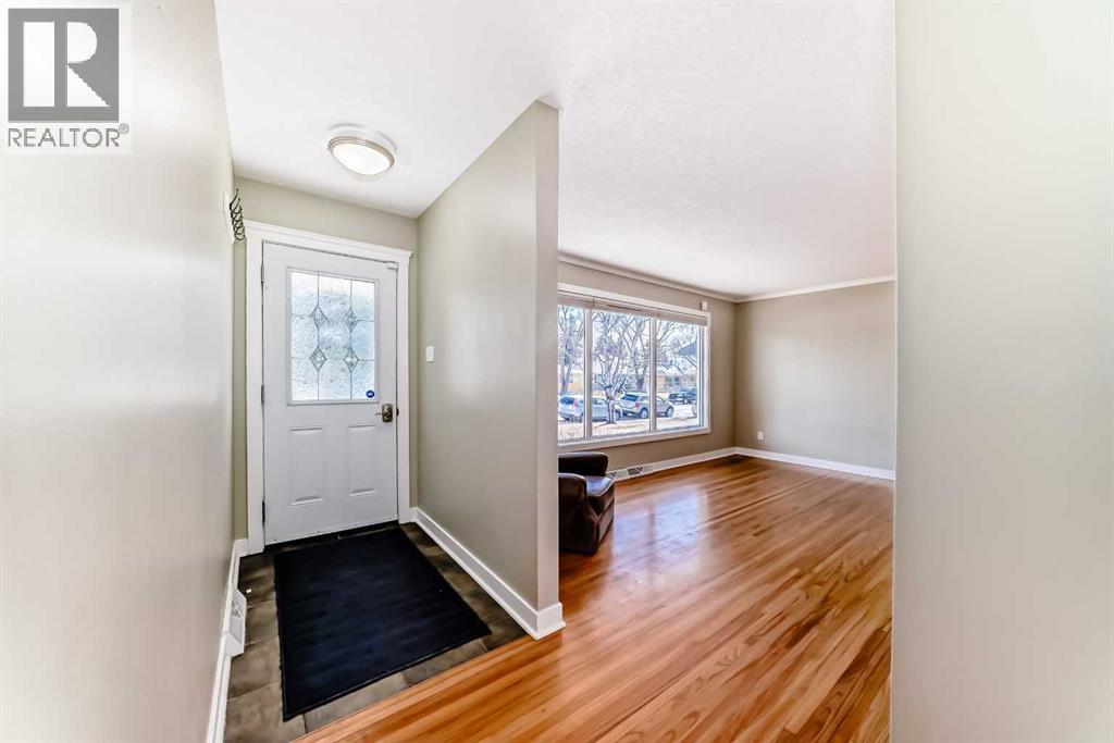 
          27 Gladeview Crescent Southwest
            <br/>
            <span>Calgary</span>
            , 
            <span>AB</span>
             <span>T3E4X7</span>
        