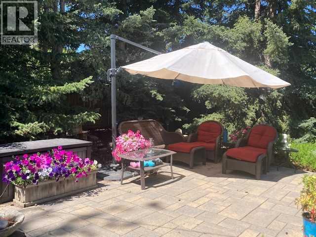 
          27 Gladeview Crescent Southwest
            <br/>
            <span>Calgary</span>
            , 
            <span>AB</span>
             <span>T3E4X7</span>
         - Photo 35