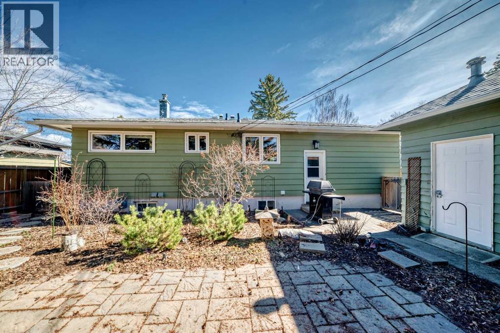 
          27 Gladeview Crescent Southwest
            <br/>
            <span>Calgary</span>
            , 
            <span>AB</span>
             <span>T3E4X7</span>
         - Photo 41