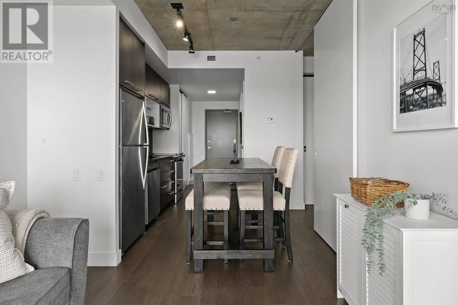 Property 19 of 46 of 503 1048 Wellington Street