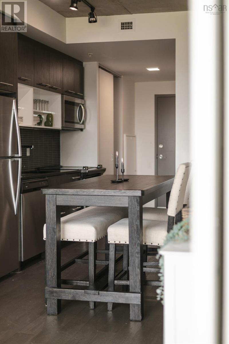 Property 1 of 46 of 503 1048 Wellington Street