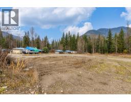 5513 Prosh Frontage Road, Sicamous, BC V0E2J0 Photo 11