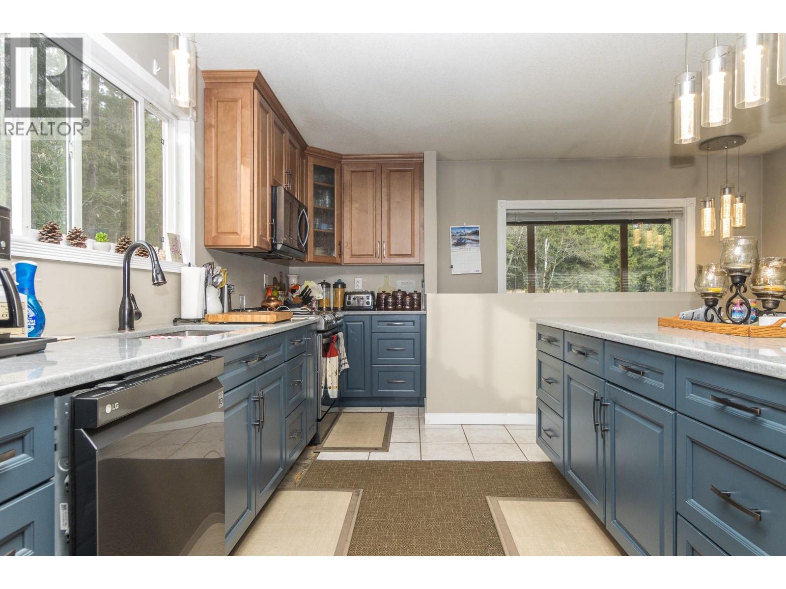  5487 Prosh Frontage Road, Malakwa