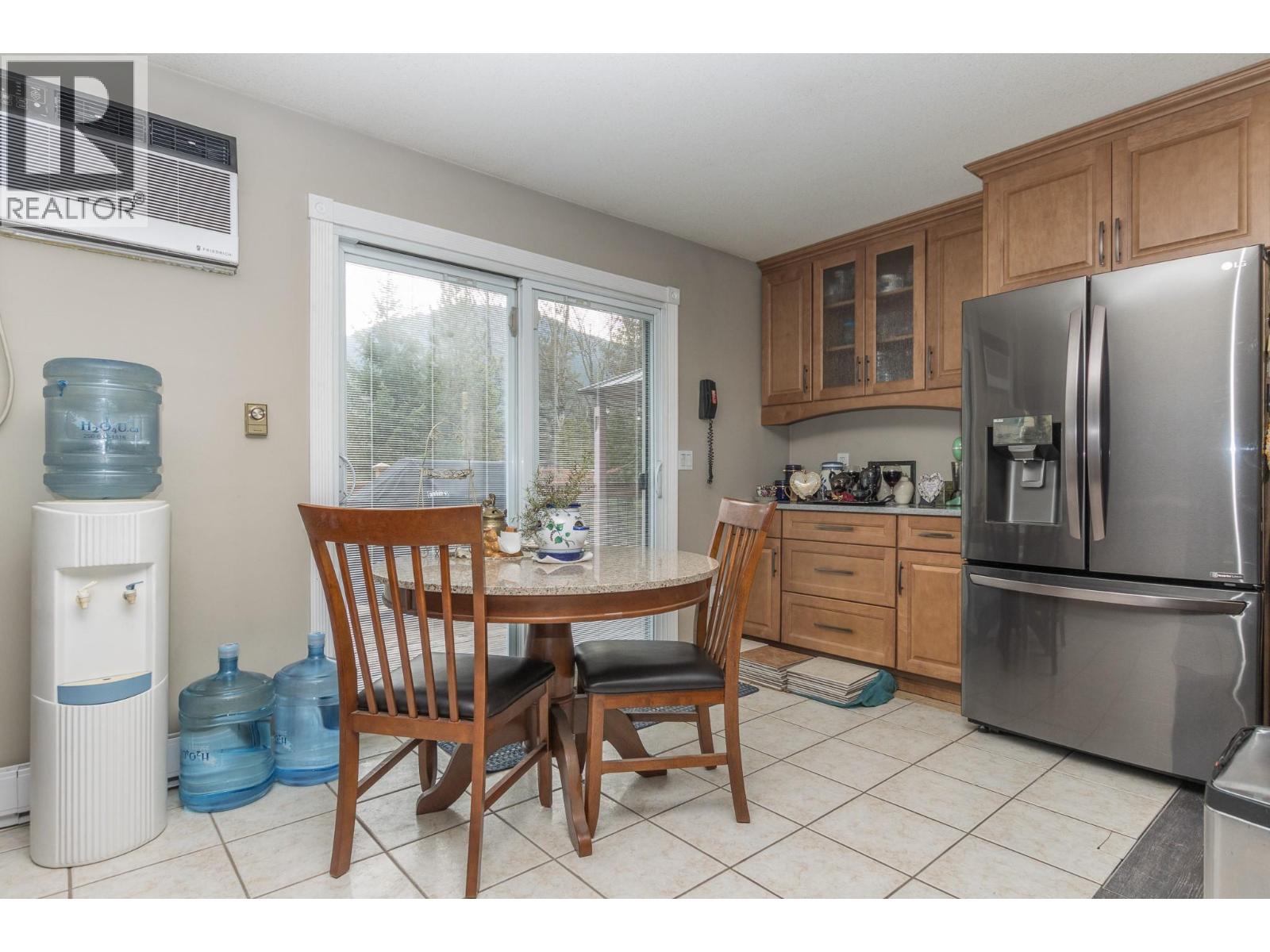  5487 Prosh Frontage Road, Malakwa