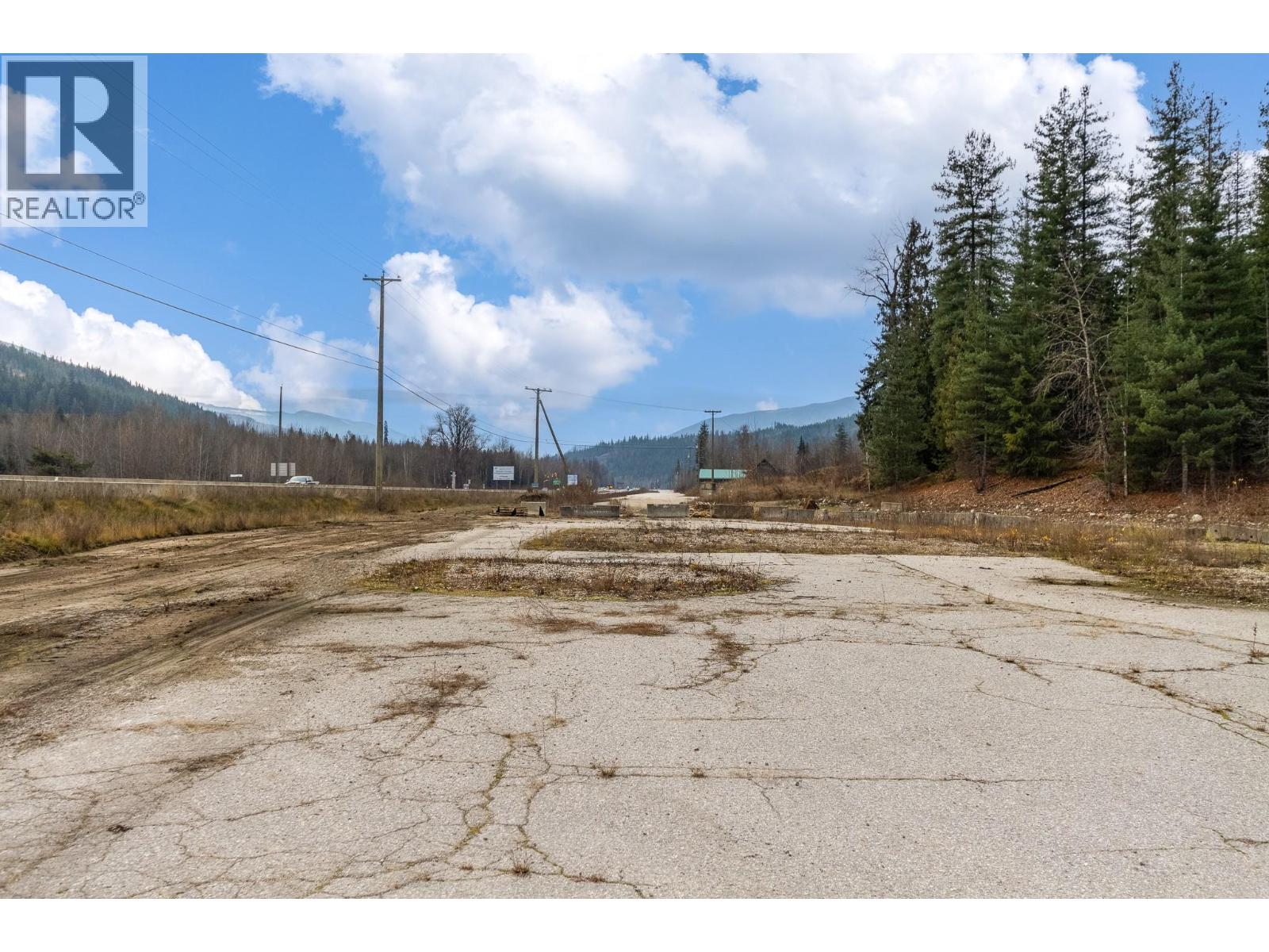  5487 Prosh Frontage Road, Malakwa