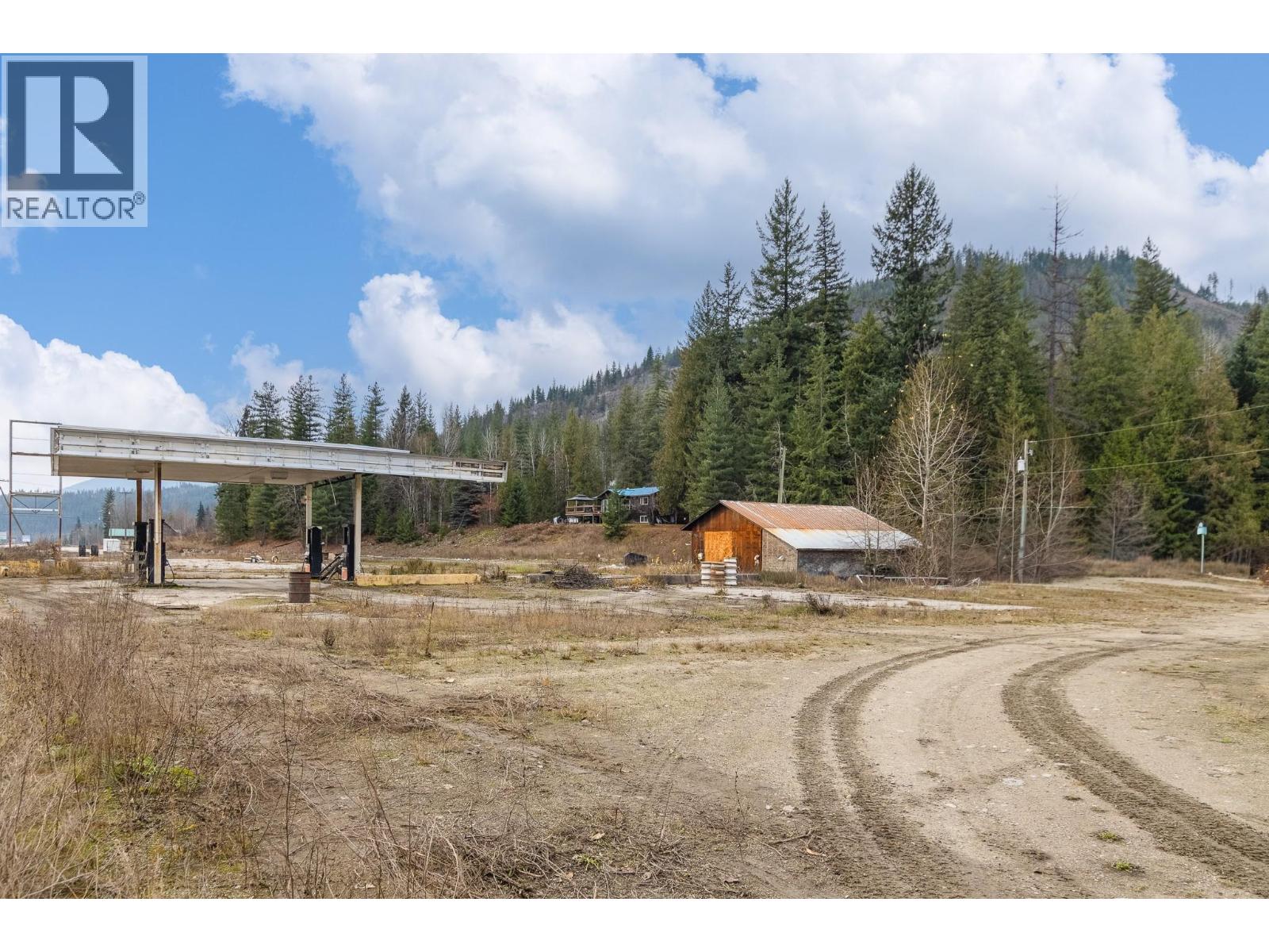  5487 Prosh Frontage Road, Malakwa