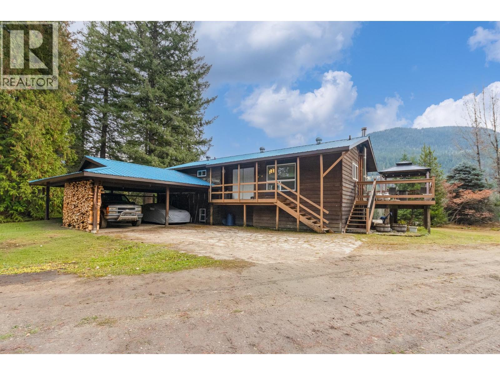  5487 Prosh Frontage Road, Malakwa