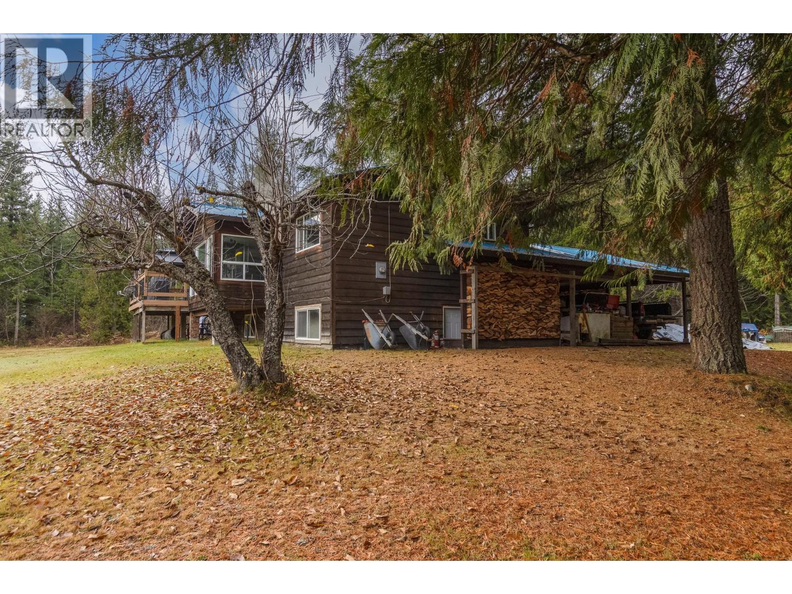  5487 Prosh Frontage Road, Malakwa