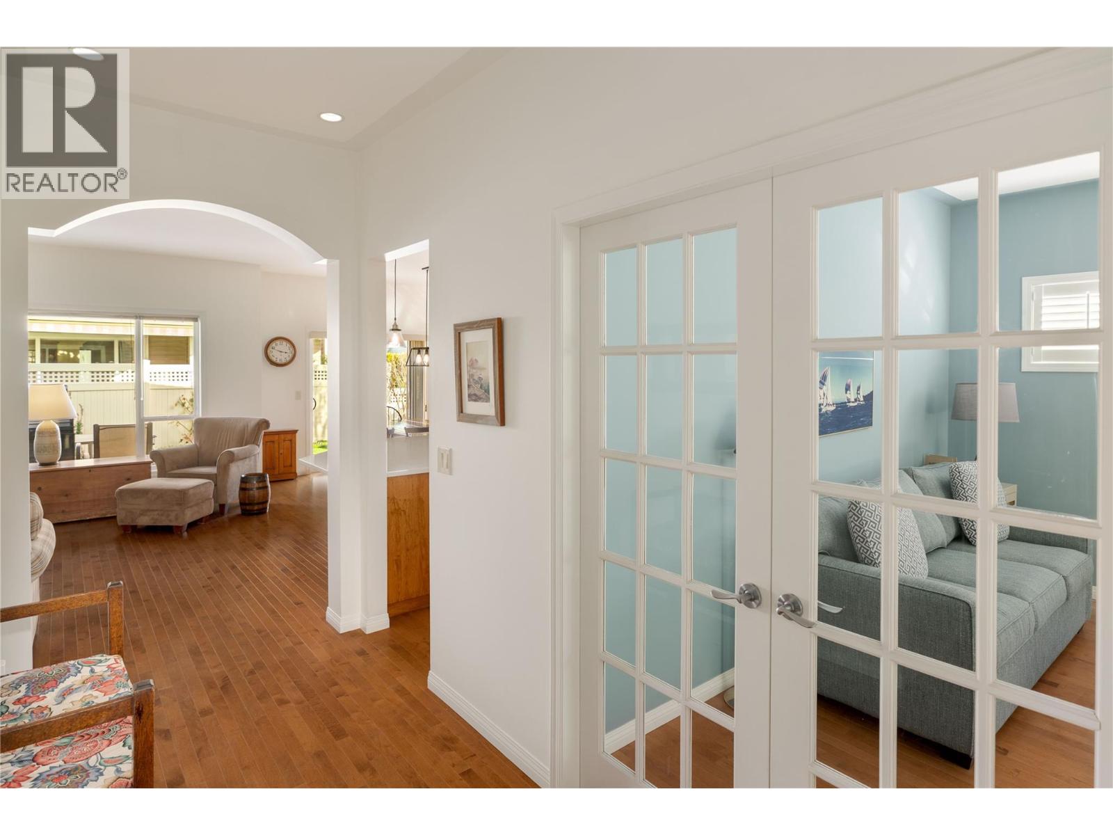 215 665 Cook Road, Kelowna