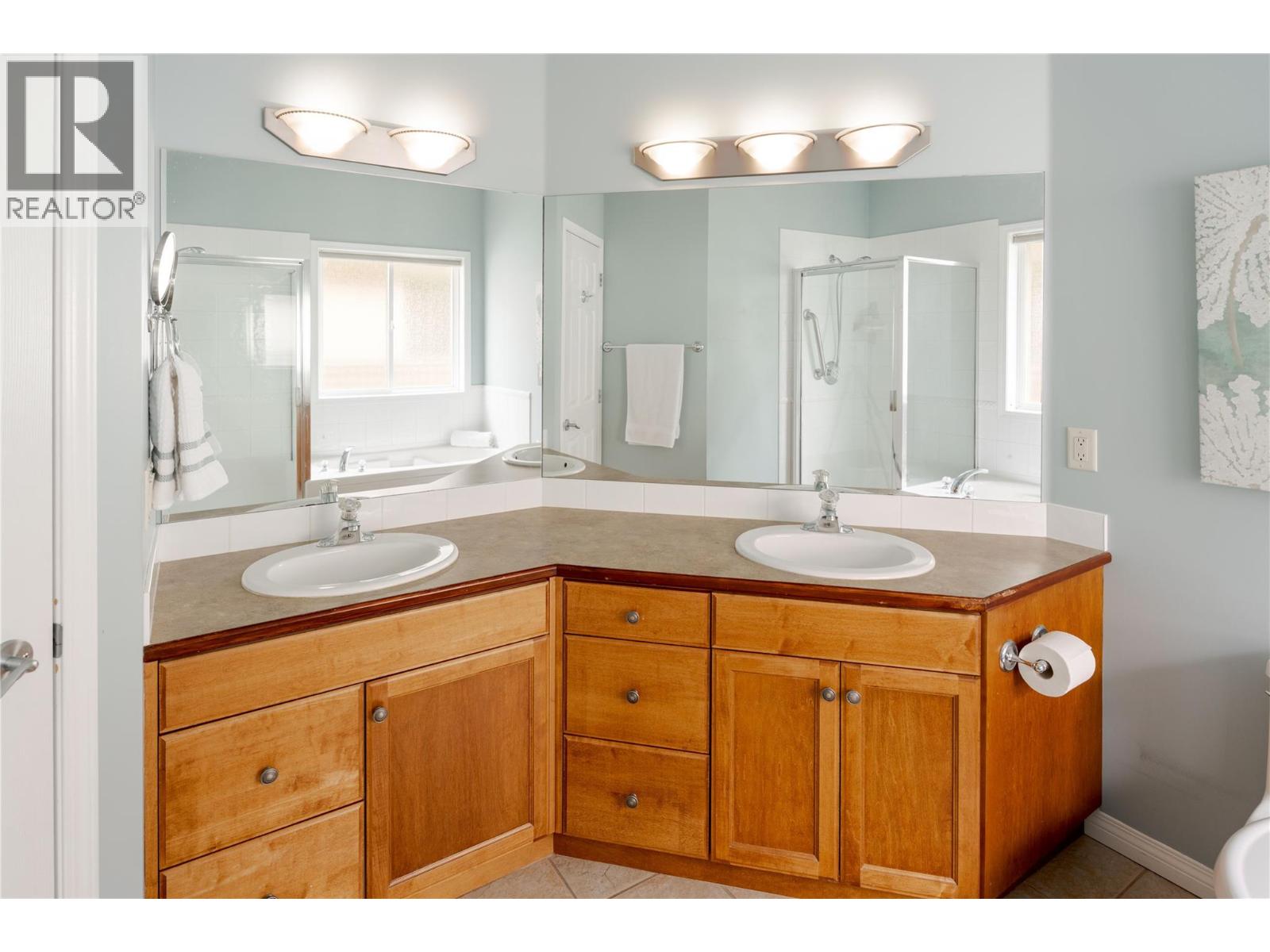 215 665 Cook Road, Kelowna