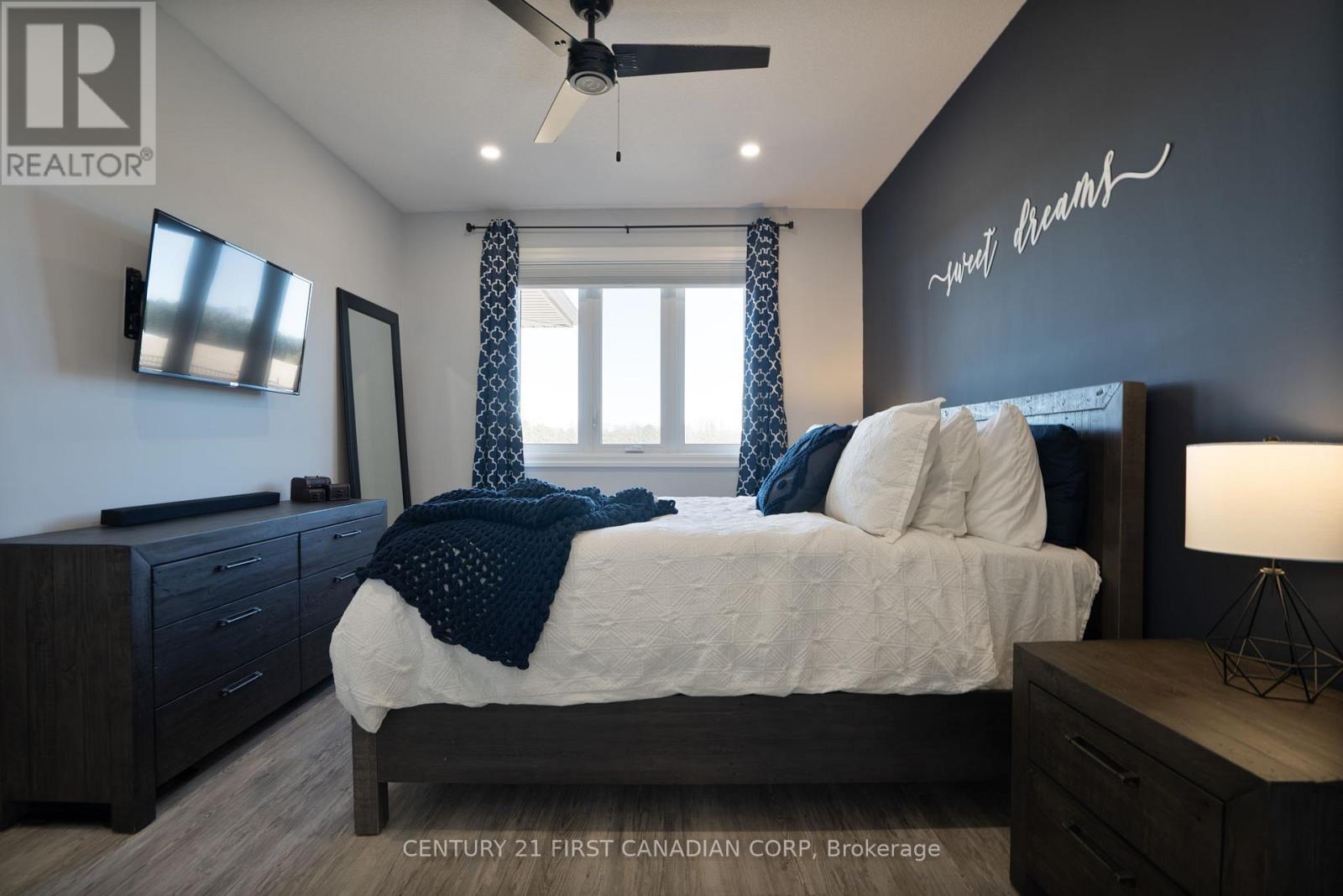 #19 159 COLLINS WAY - 11