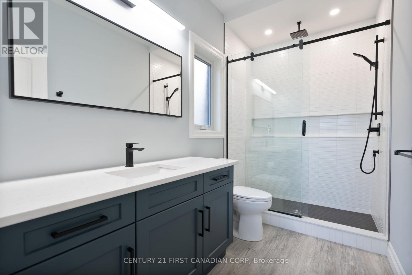 #19 159 COLLINS WAY - 13