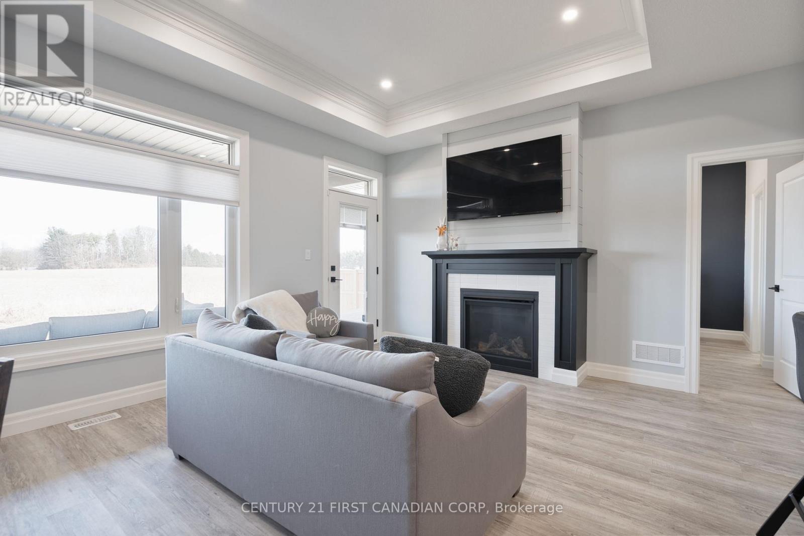 #19 159 COLLINS WAY - 18