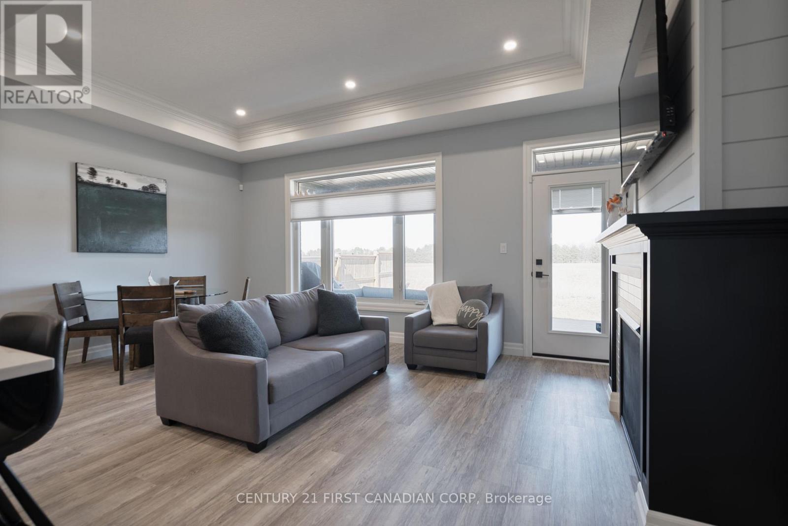 #19 159 COLLINS WAY - 19