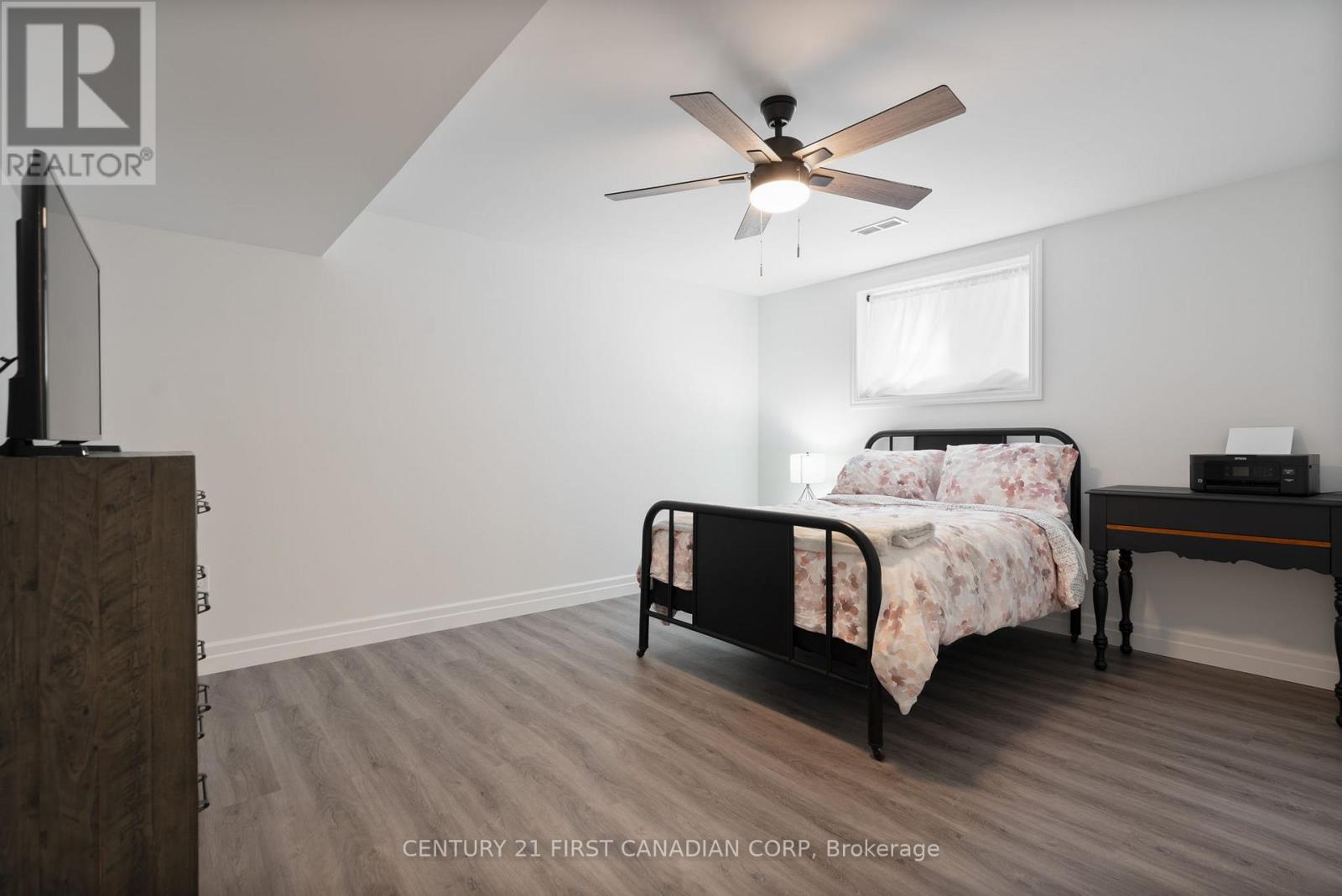 #19 159 COLLINS WAY - 25