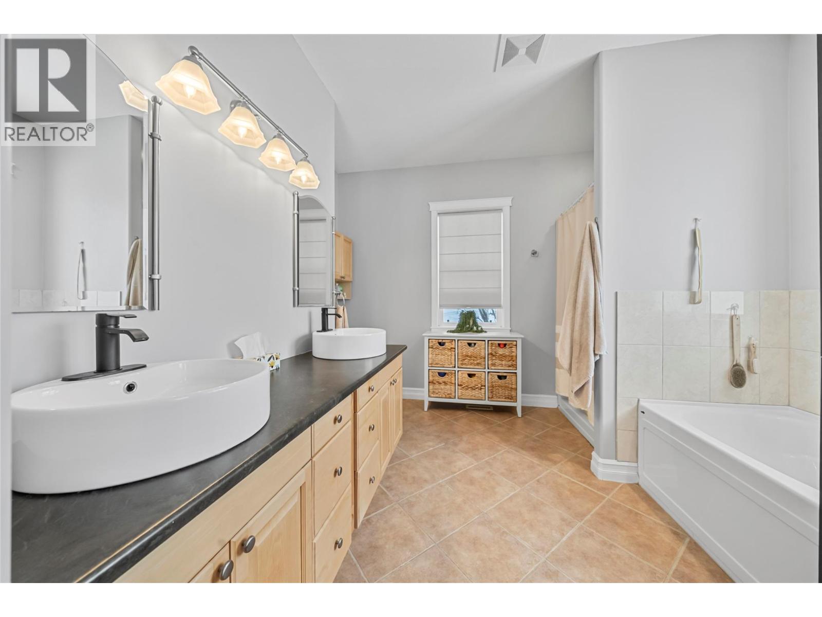 2635 Golf View Place, Blind Bay