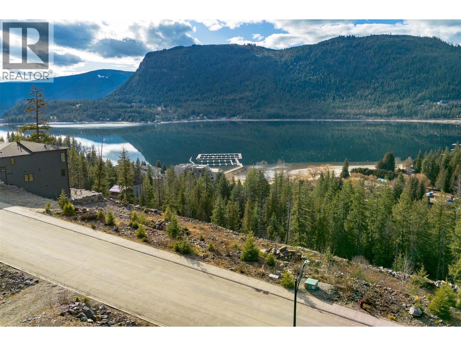 283 Bayview Drive, Sicamous