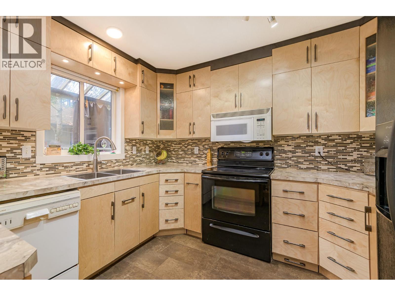 4850 Foothill Road SW, Salmon Arm