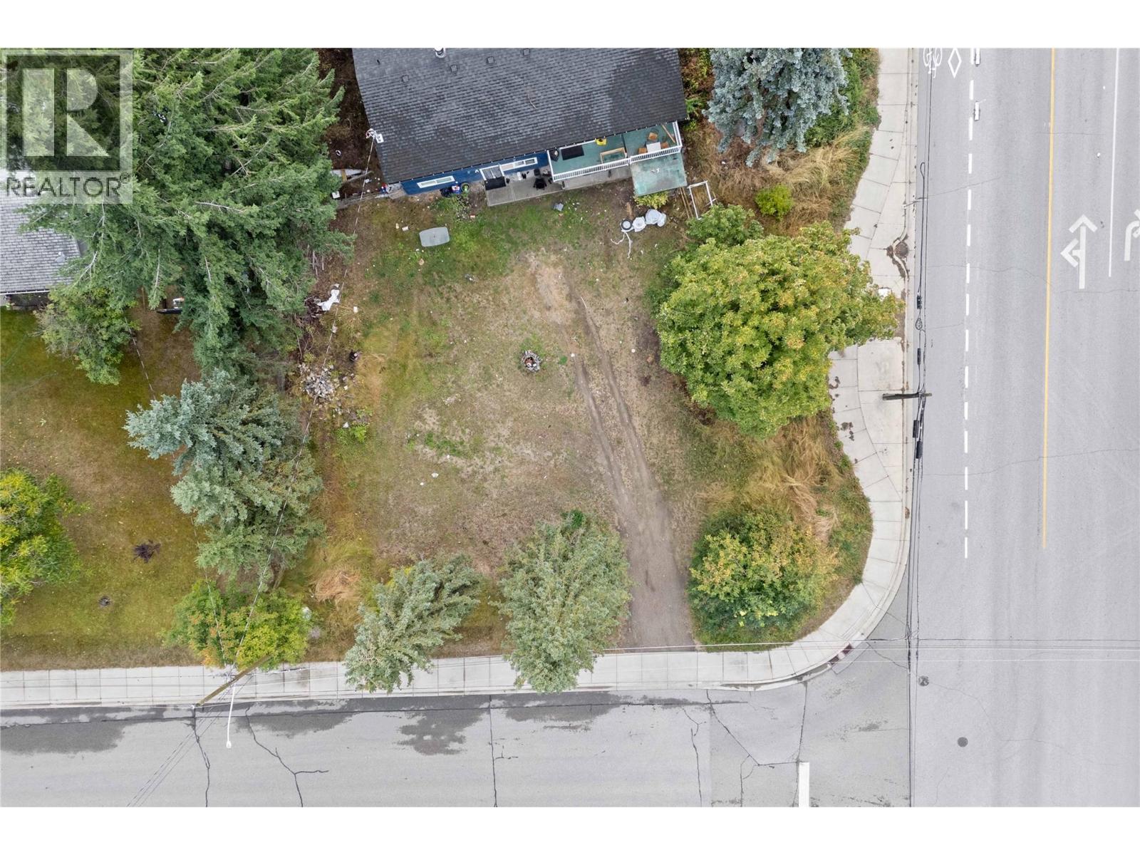 2030 1 Avenue NE, Salmon Arm