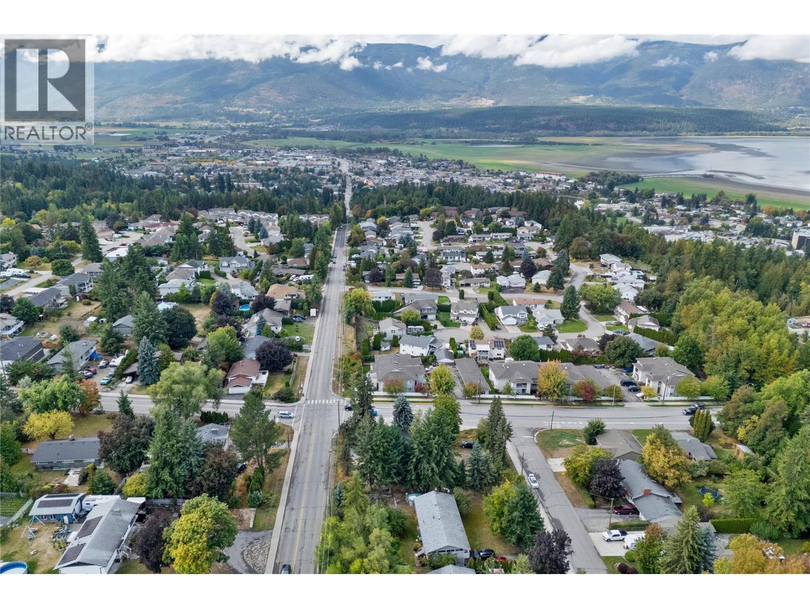 2030 1 Avenue NE, Salmon Arm