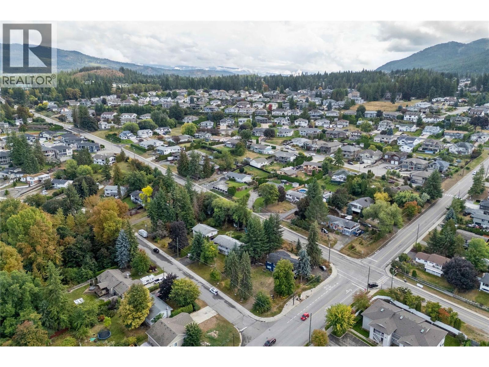 2030 1 Avenue NE, Salmon Arm