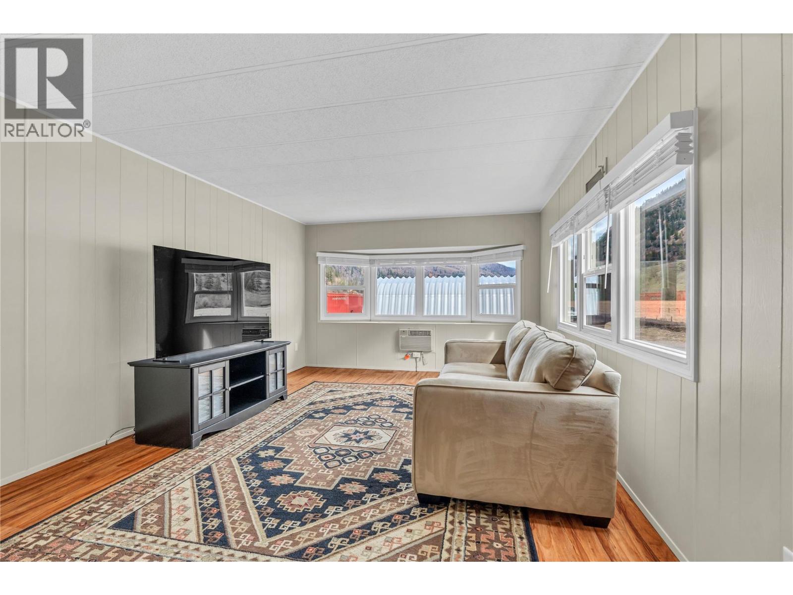 2657 1st Street, Olalla