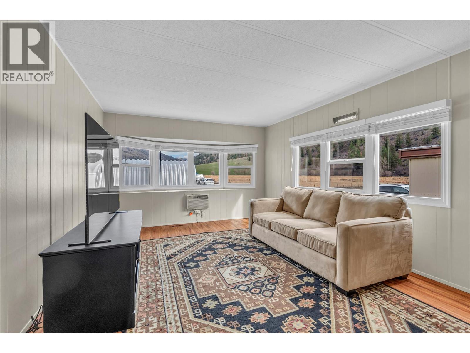 2657 1st Street, Olalla