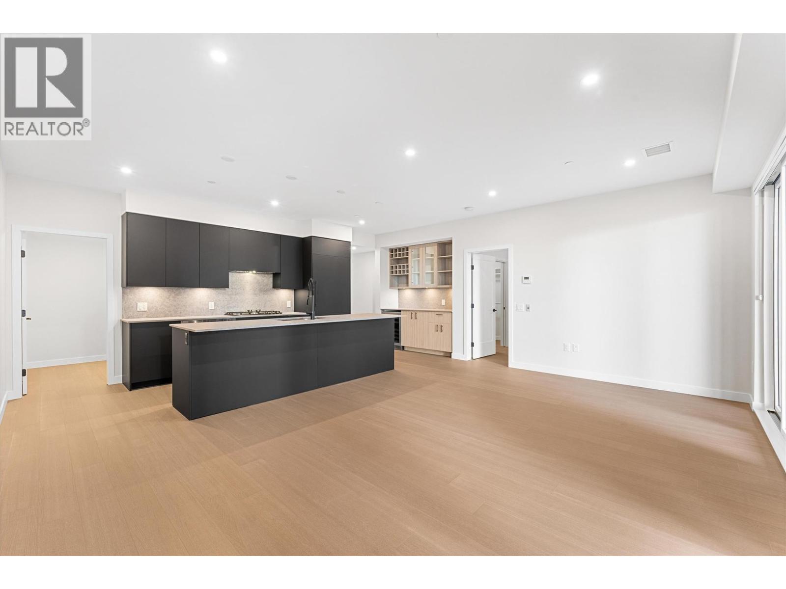 202 9654 Benchland Road, Lake Country