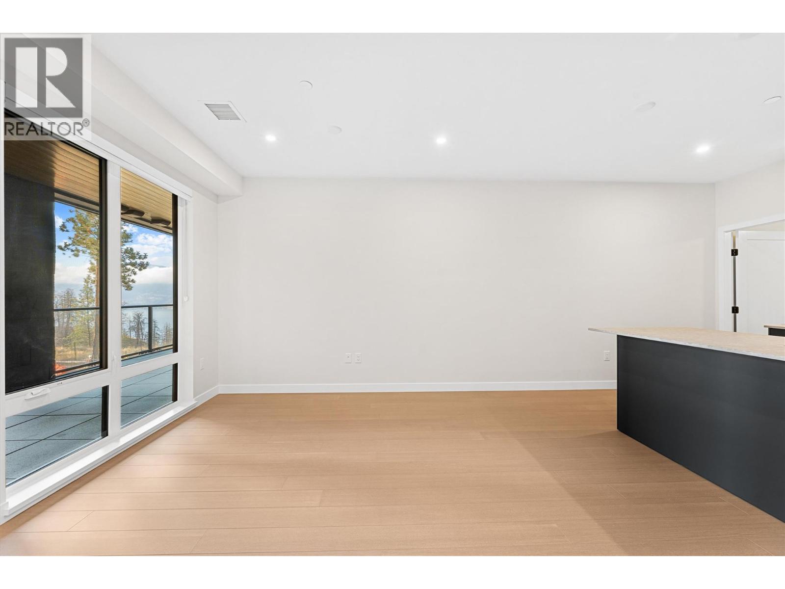 202 9654 Benchland Road, Lake Country