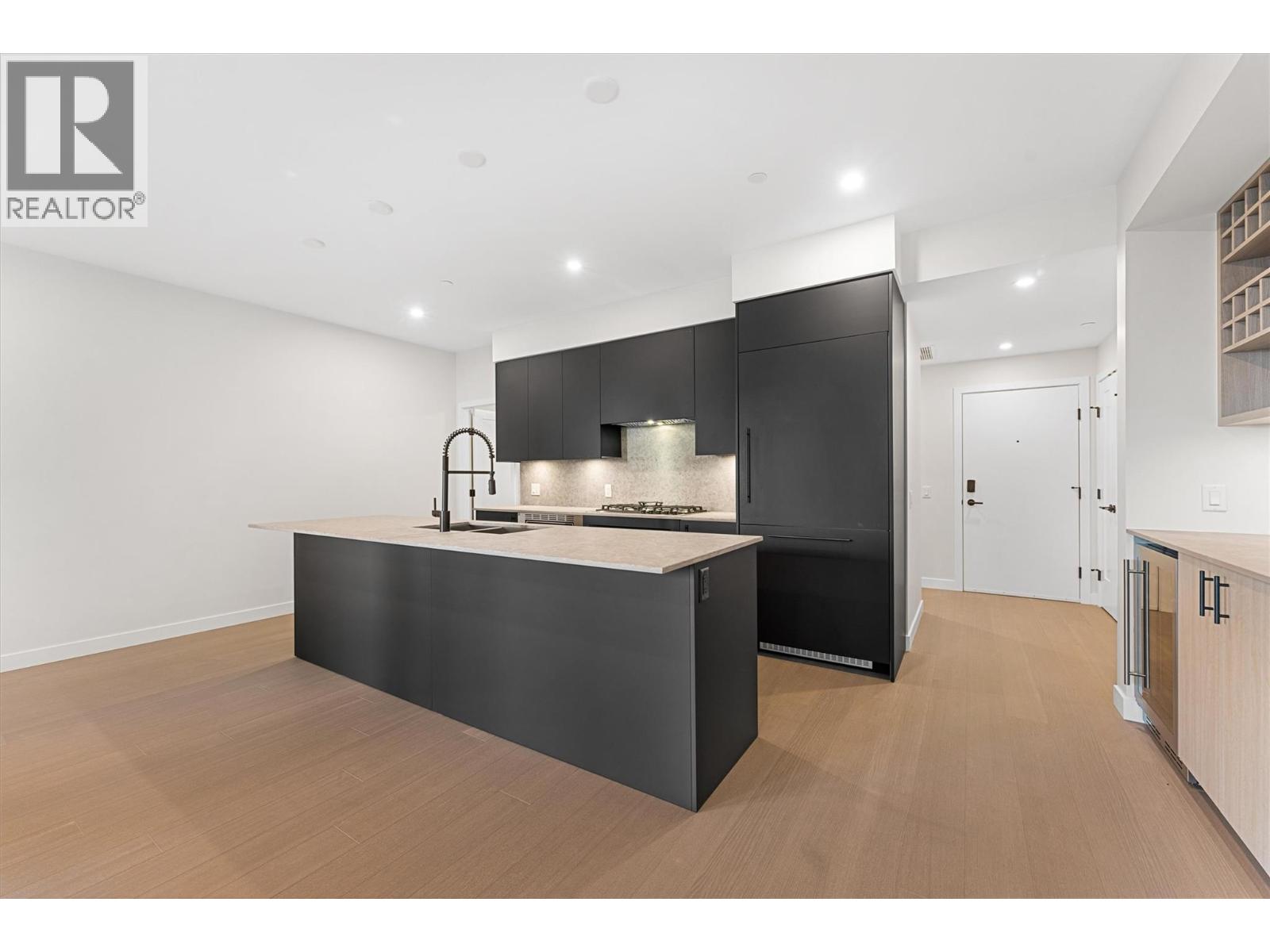 202 9654 Benchland Road, Lake Country