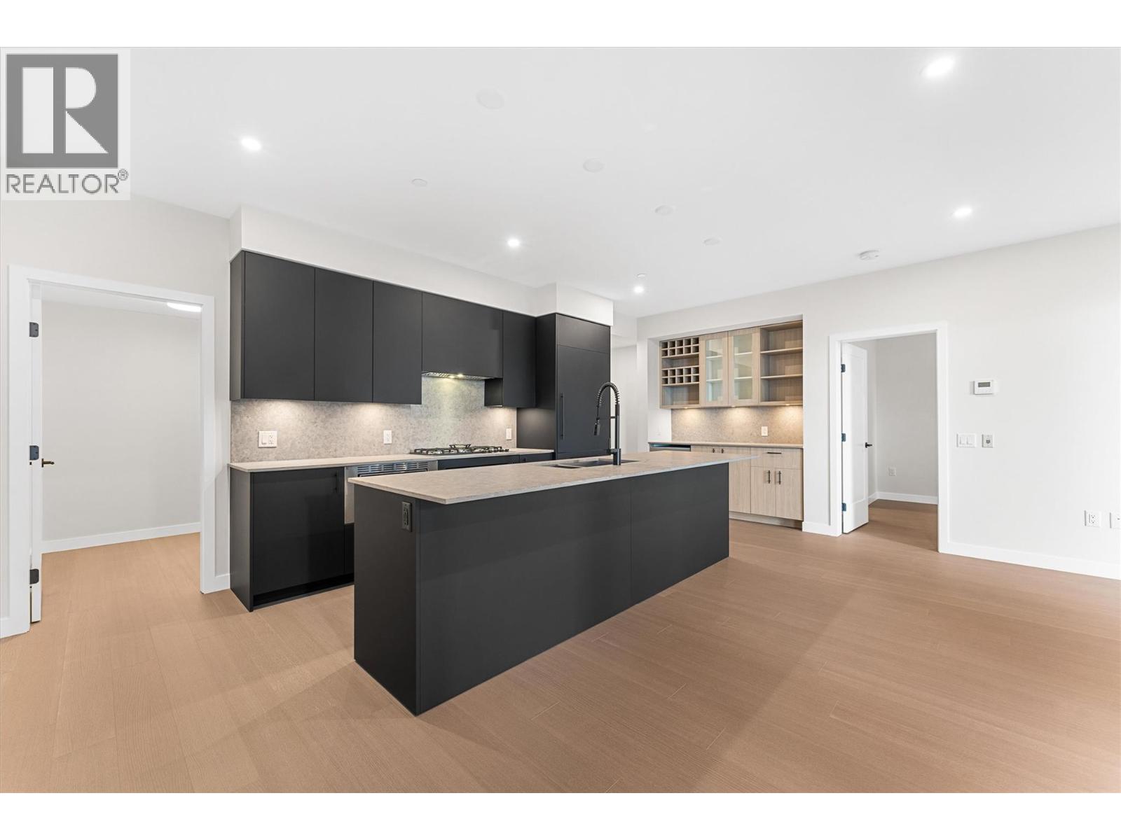 202 9654 Benchland Road, Lake Country