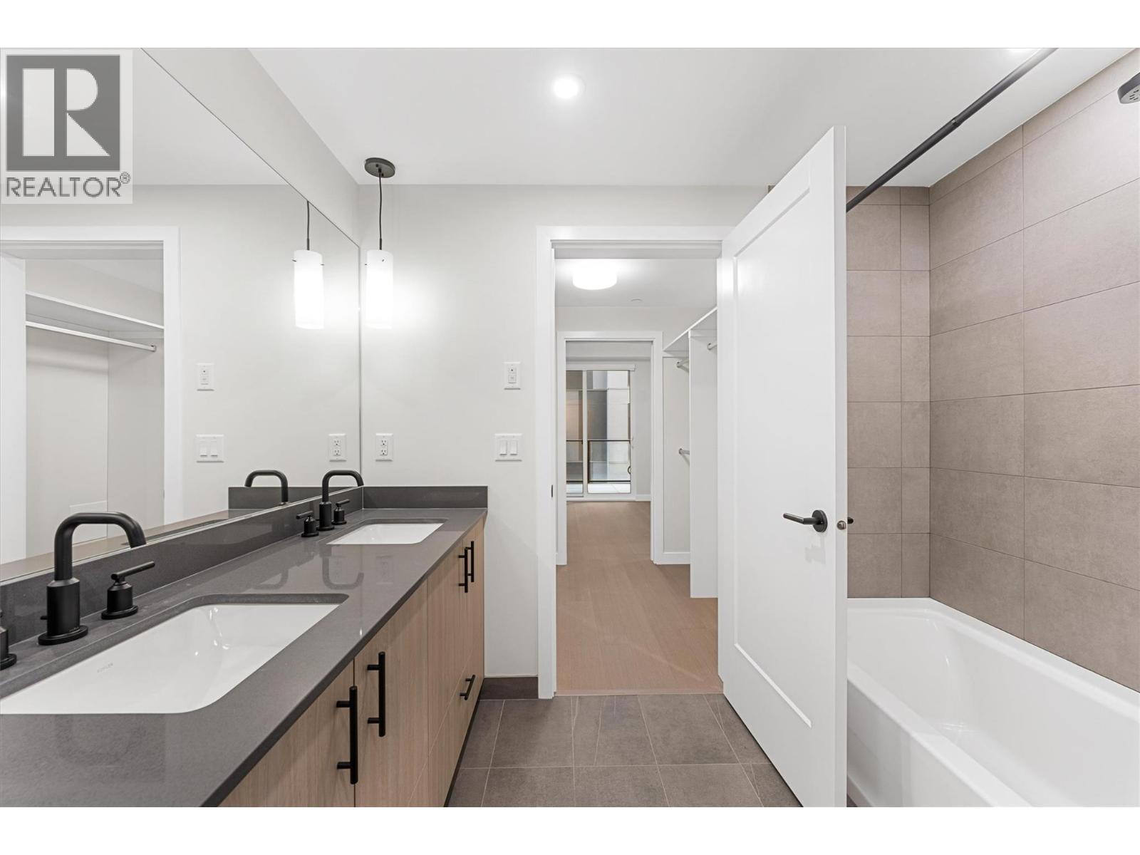 202 9654 Benchland Road, Lake Country