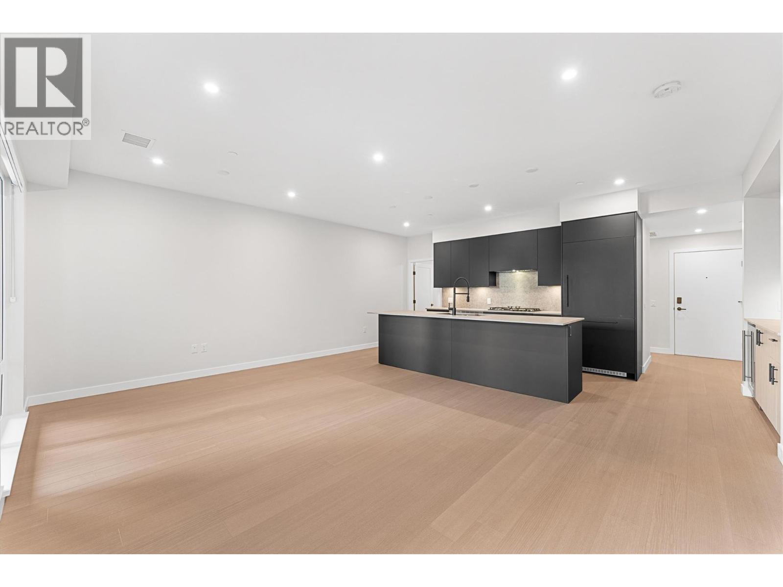 202 9654 Benchland Road, Lake Country