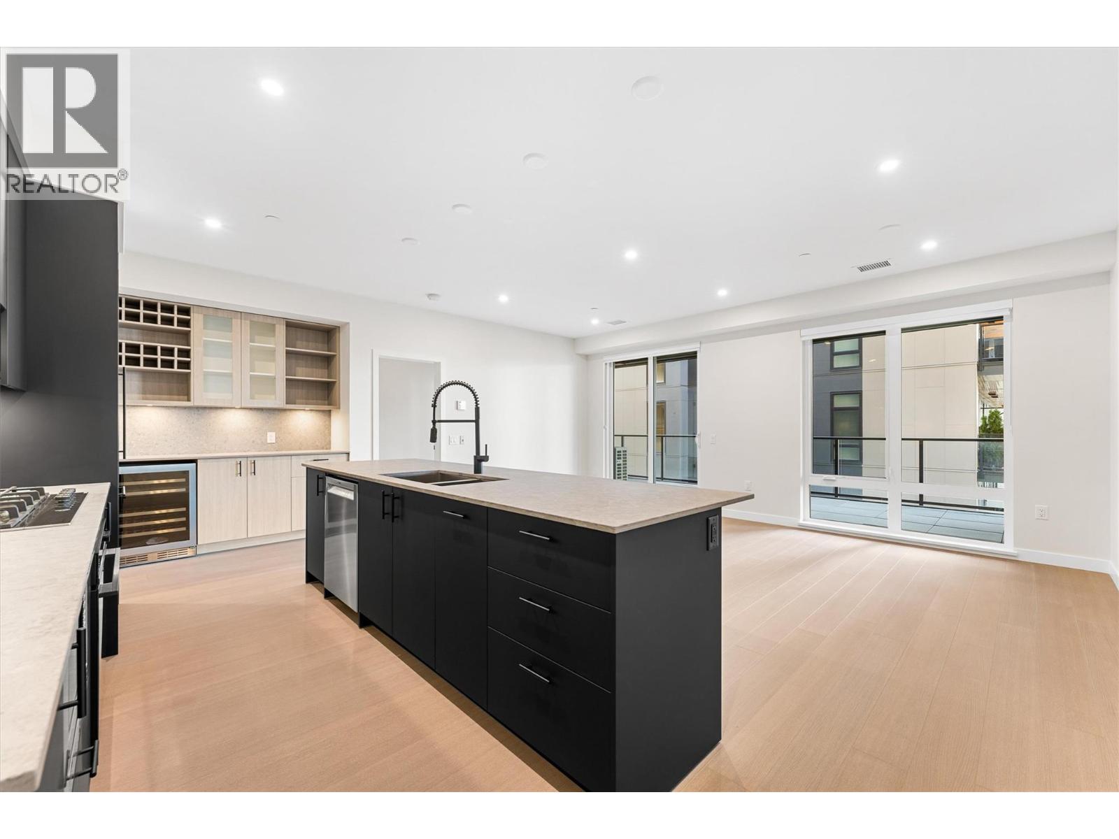 202 9654 Benchland Road, Lake Country