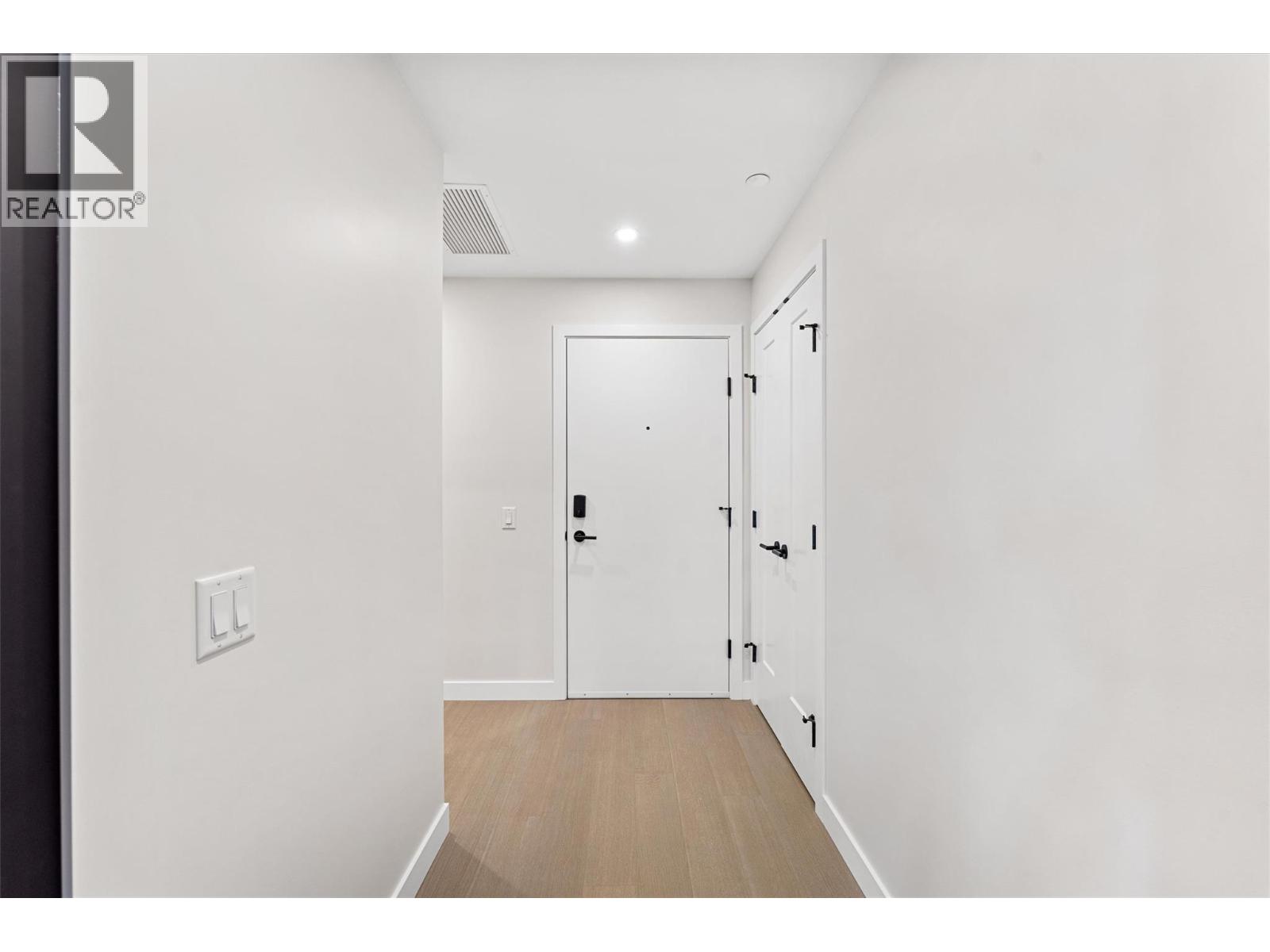 202 9654 Benchland Road, Lake Country