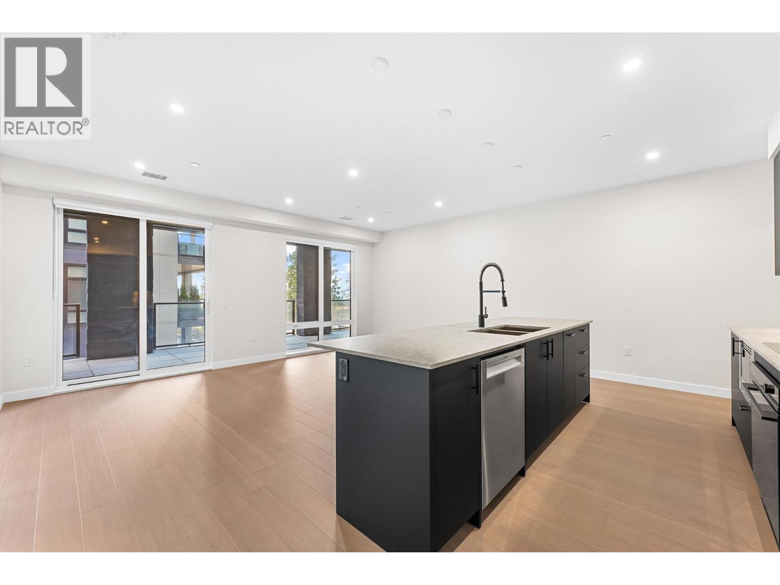 202 9654 Benchland Road, Lake Country