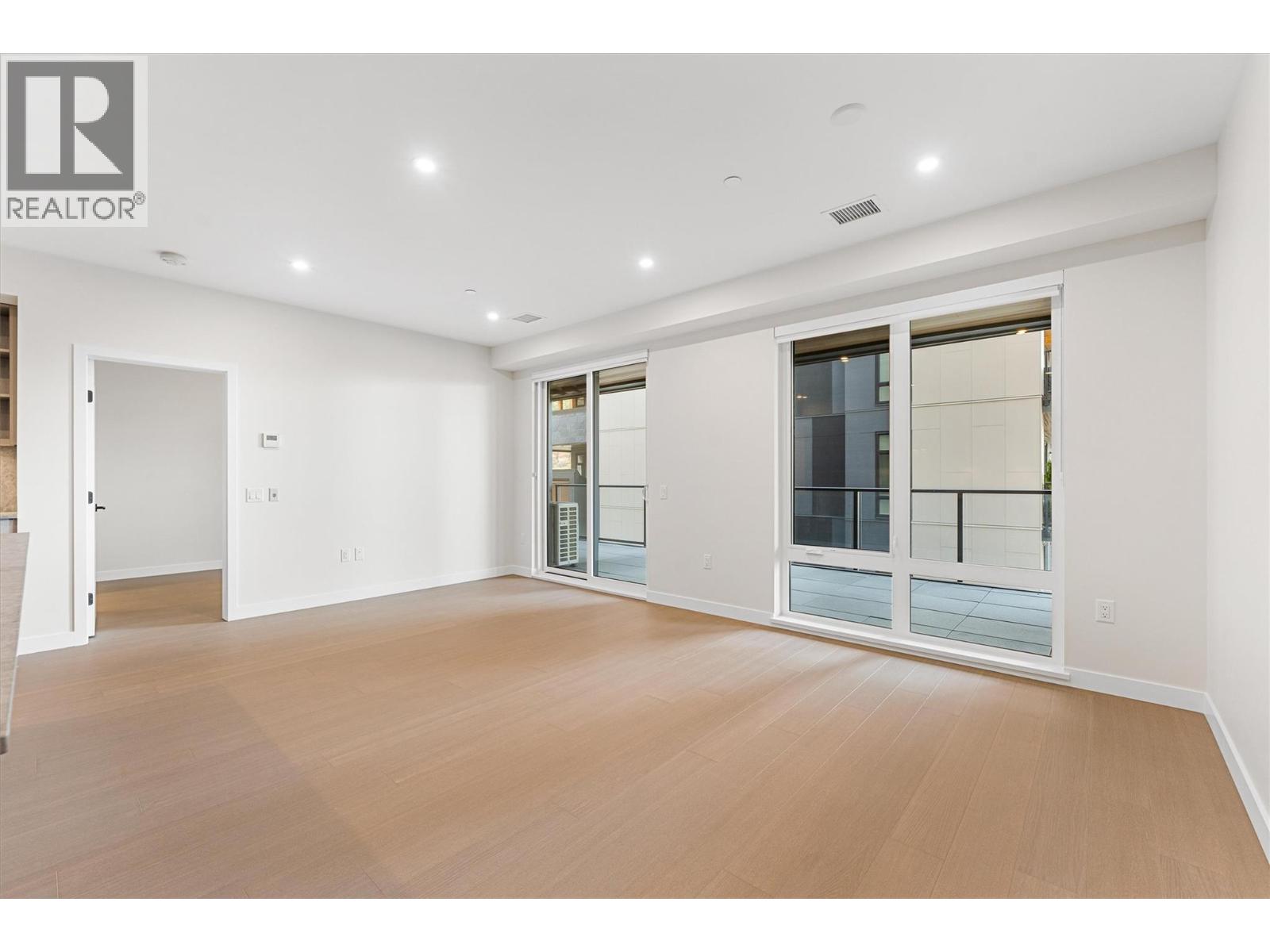 202 9654 Benchland Road, Lake Country