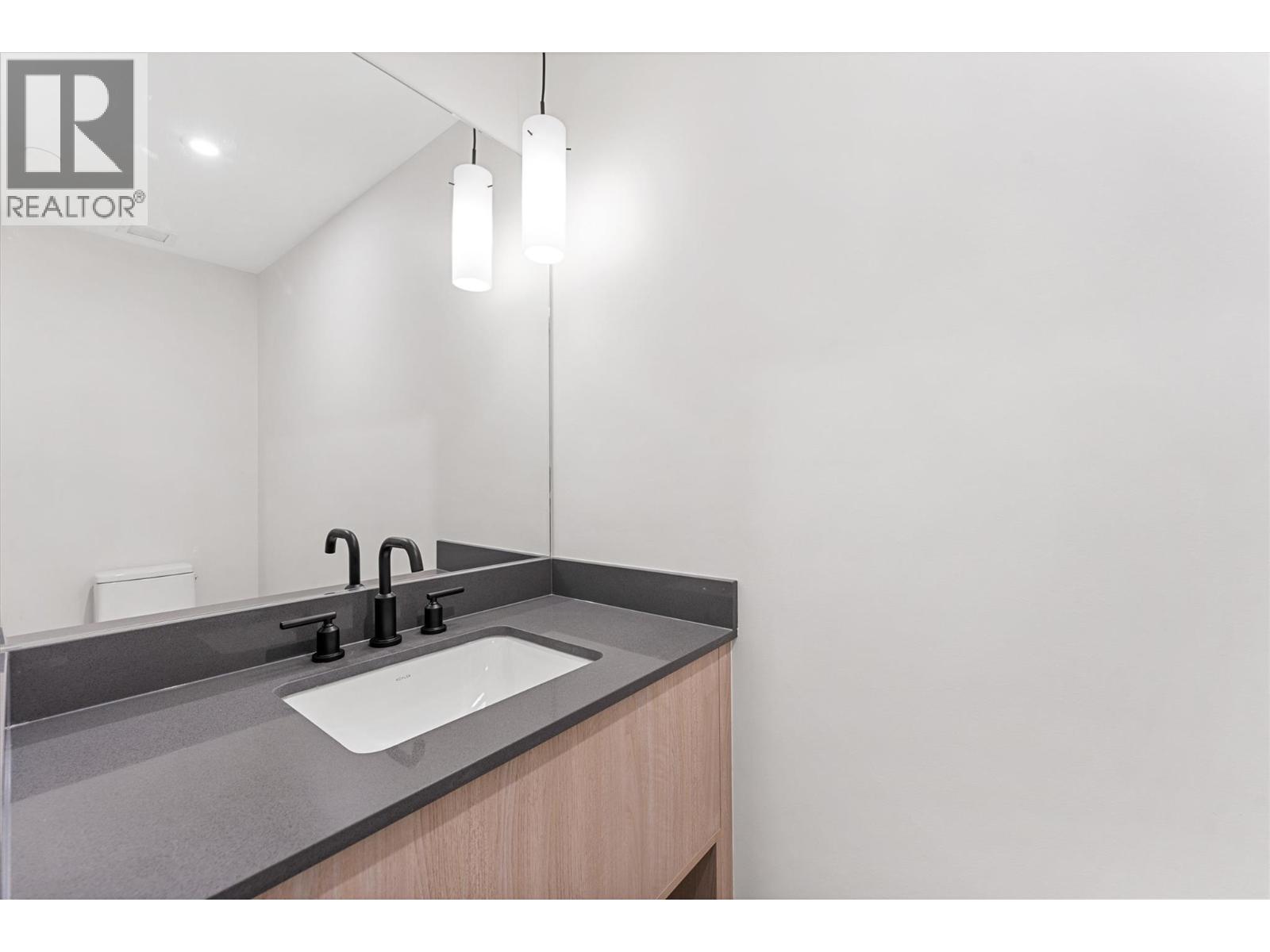 202 9654 Benchland Road, Lake Country