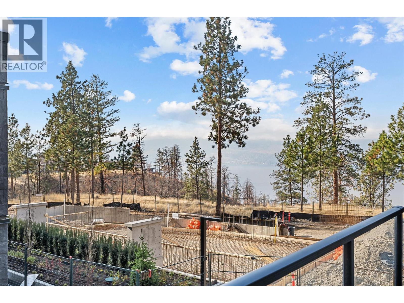 202 9654 Benchland Road, Lake Country