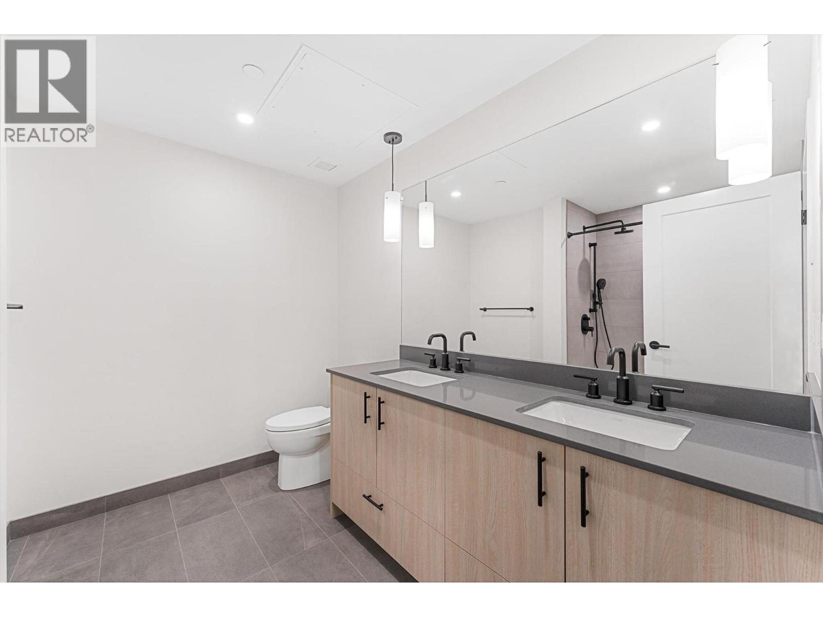 202 9654 Benchland Road, Lake Country