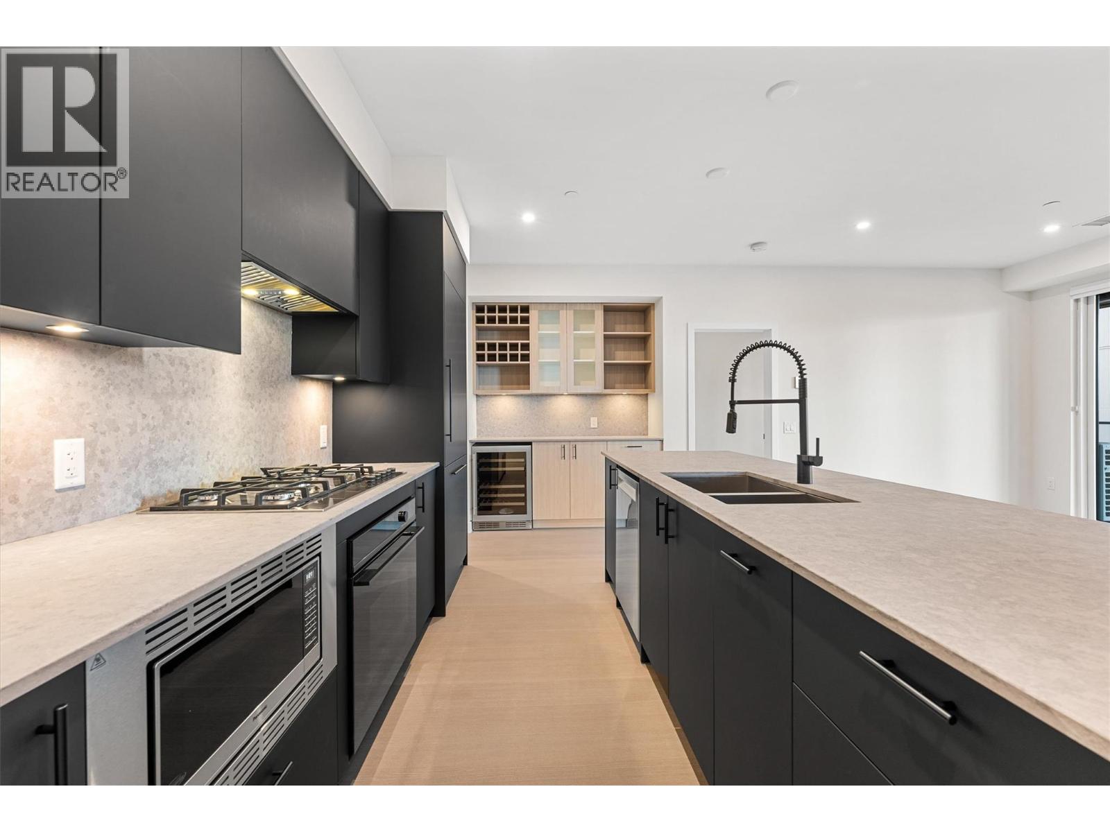 202 9654 Benchland Road, Lake Country