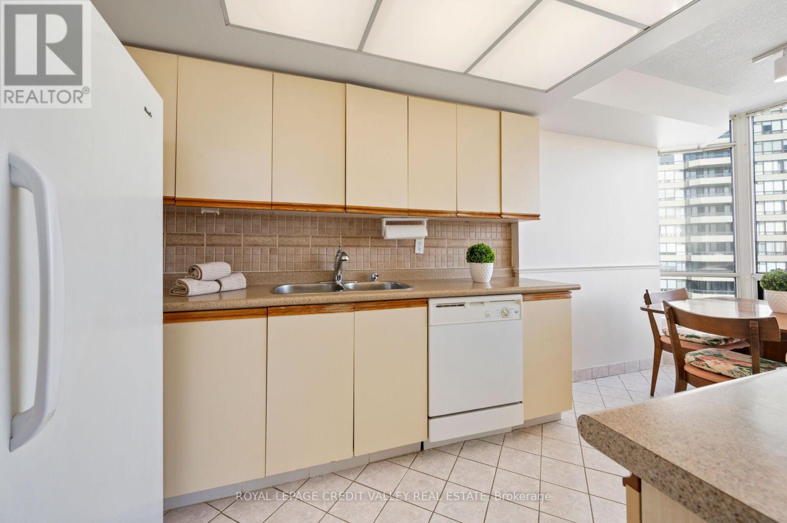 #1012 26 HANOVER ROAD - 20