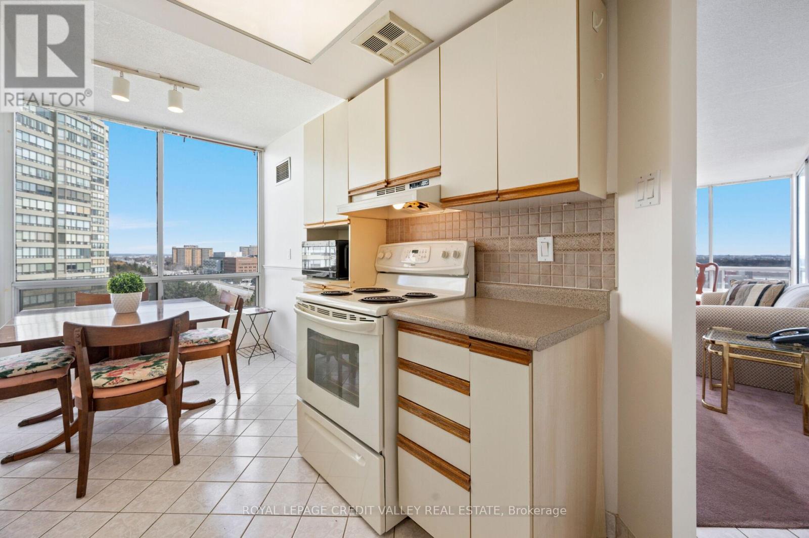 #1012 26 HANOVER ROAD - 21
