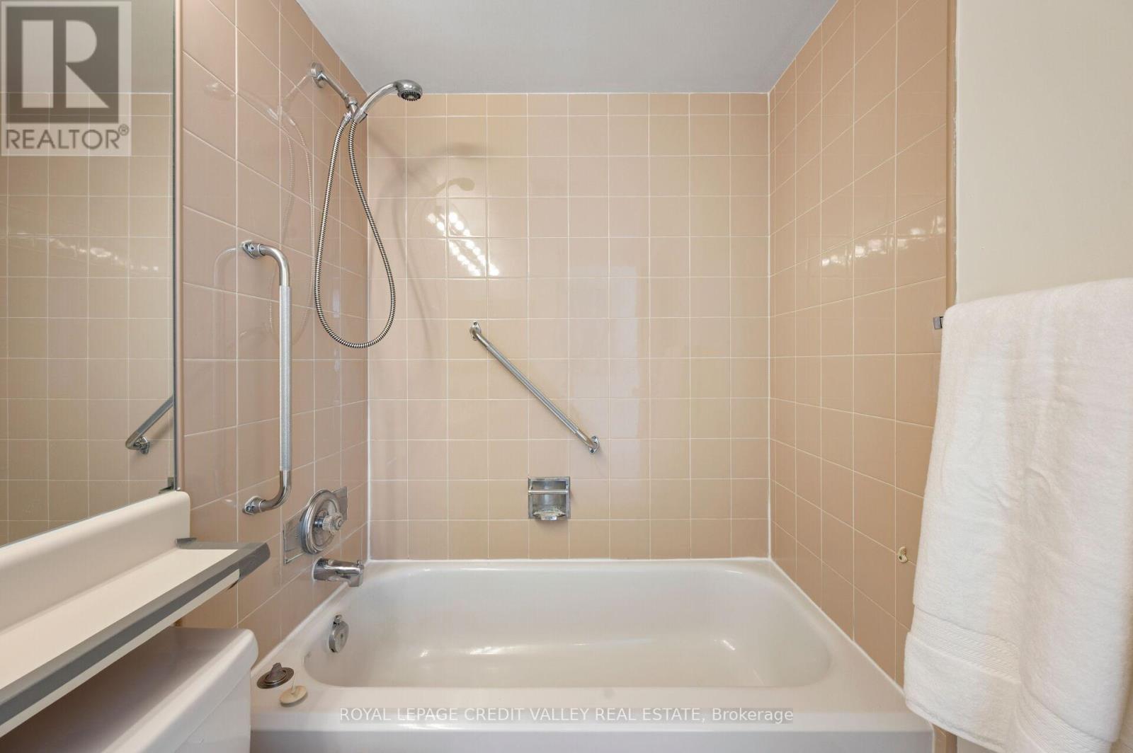 #1012 26 HANOVER ROAD - 28