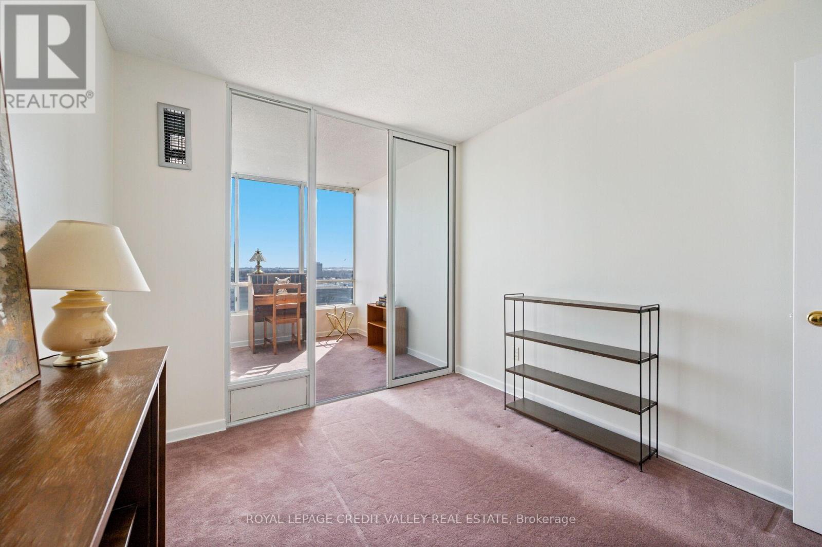#1012 26 HANOVER ROAD - 31