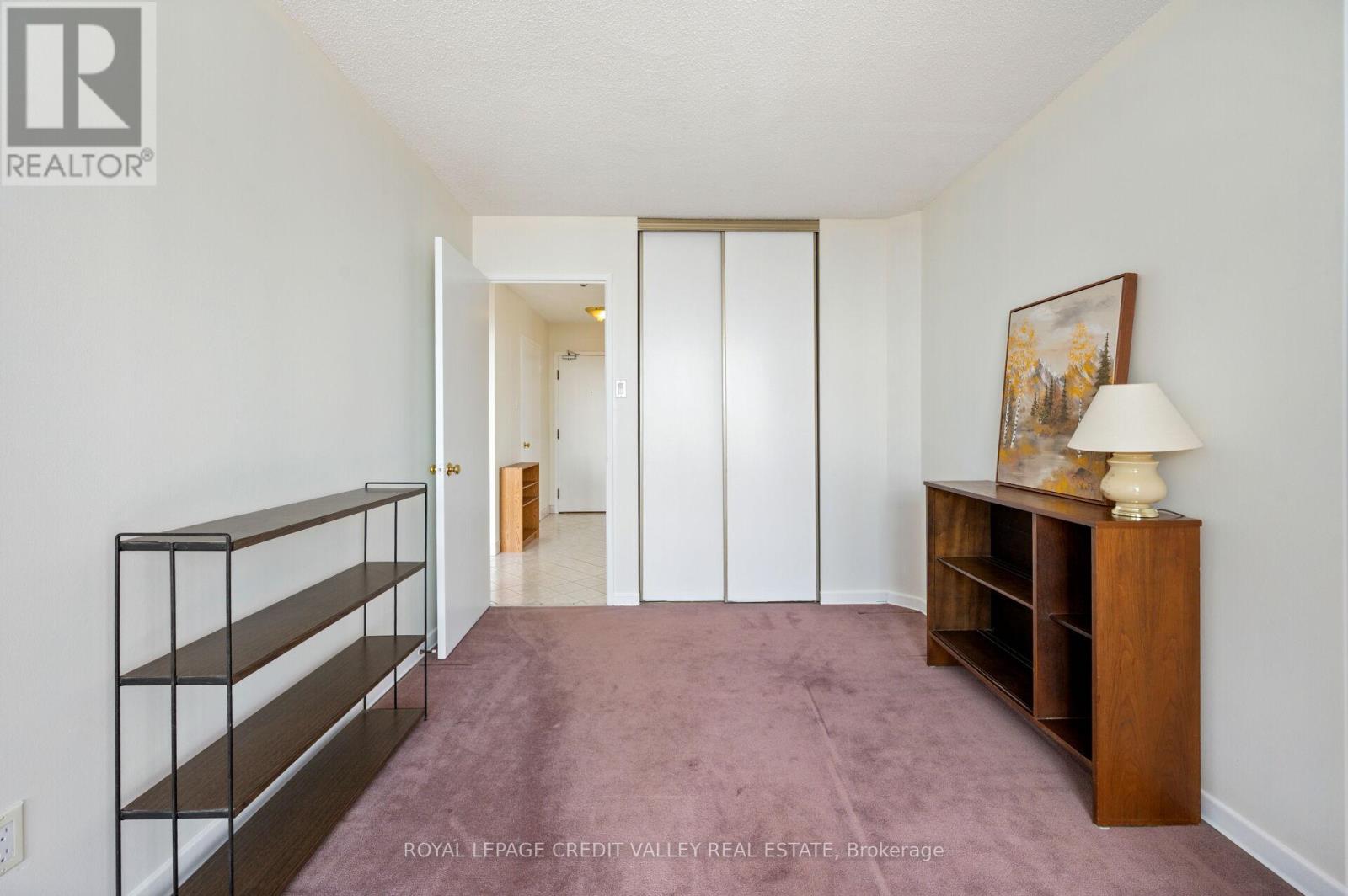 #1012 26 HANOVER ROAD - 32