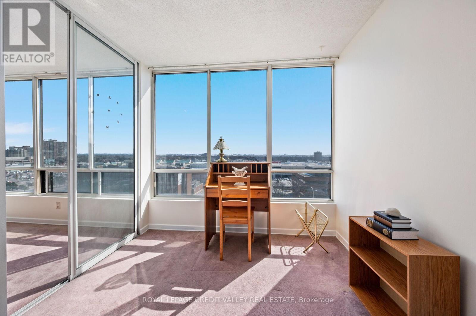 #1012 26 HANOVER ROAD - 34