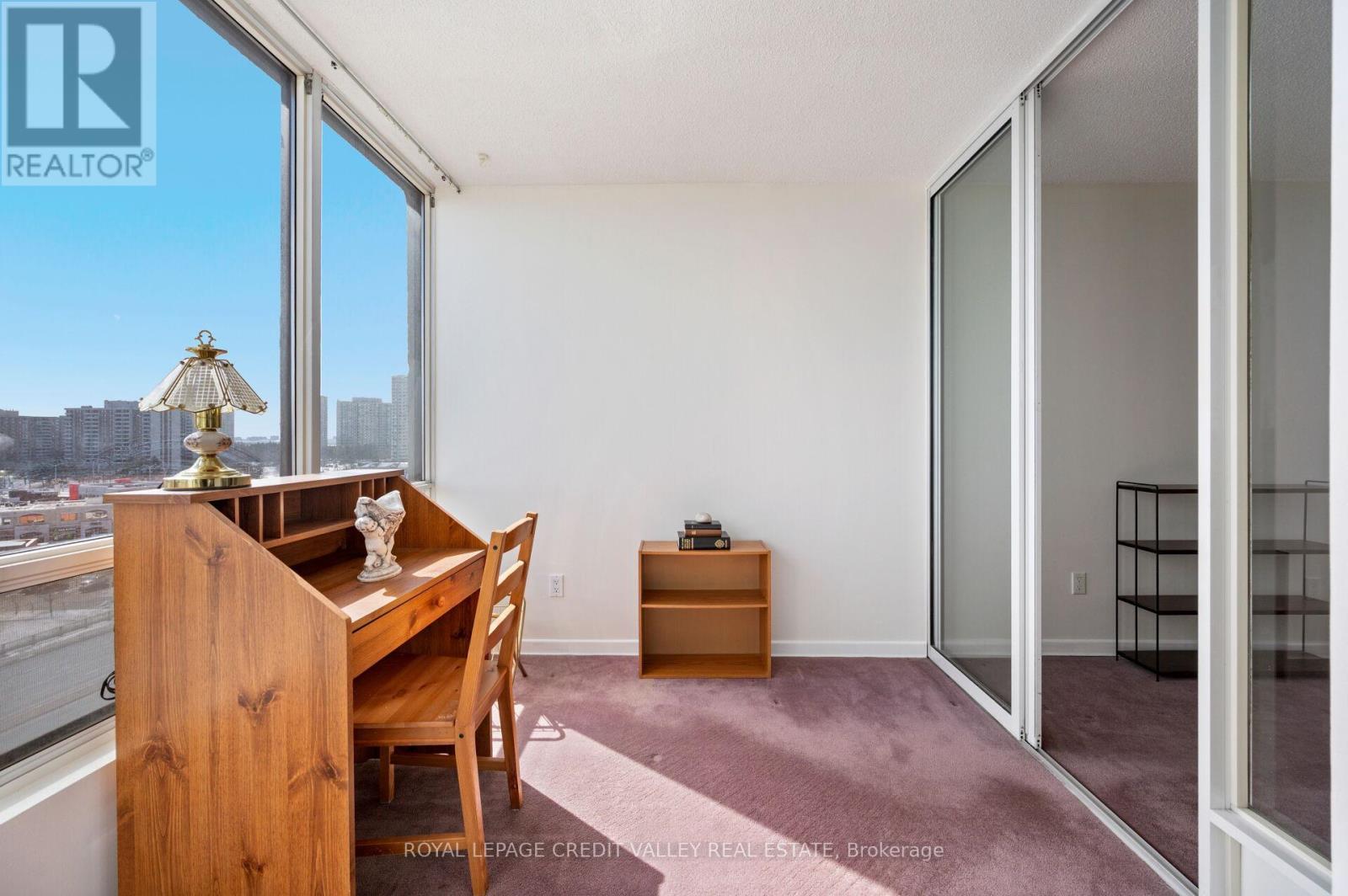 #1012 26 HANOVER ROAD - 35
