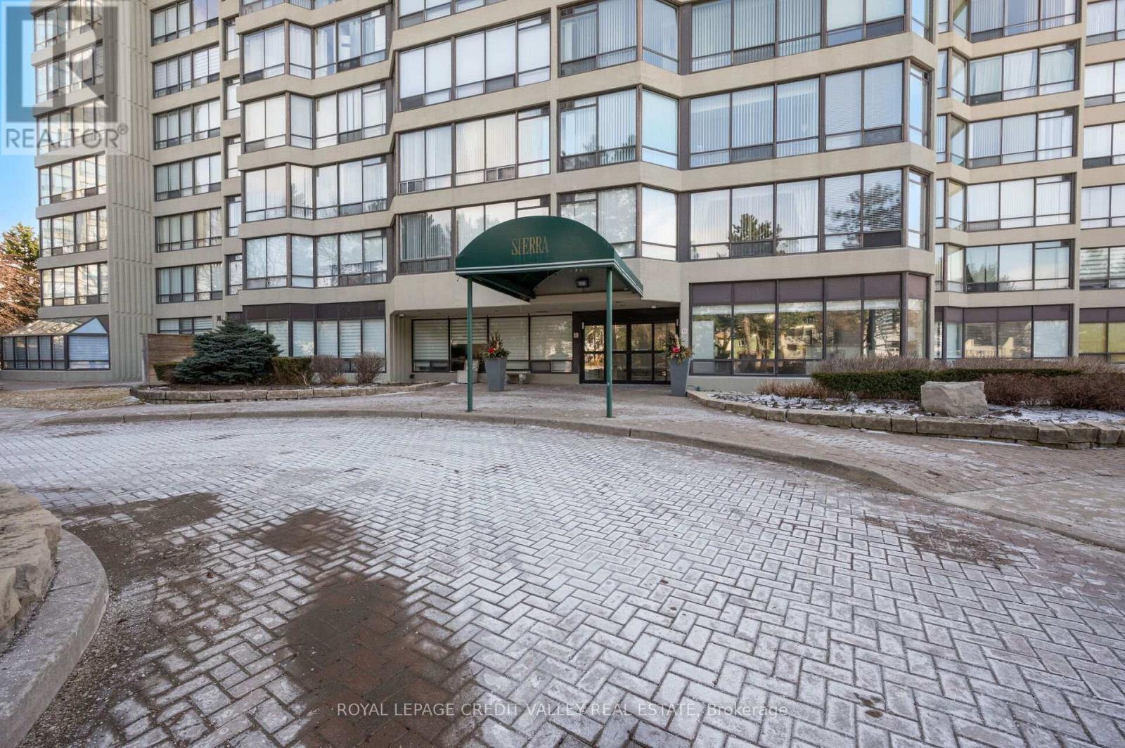 #1012 26 HANOVER ROAD - 5